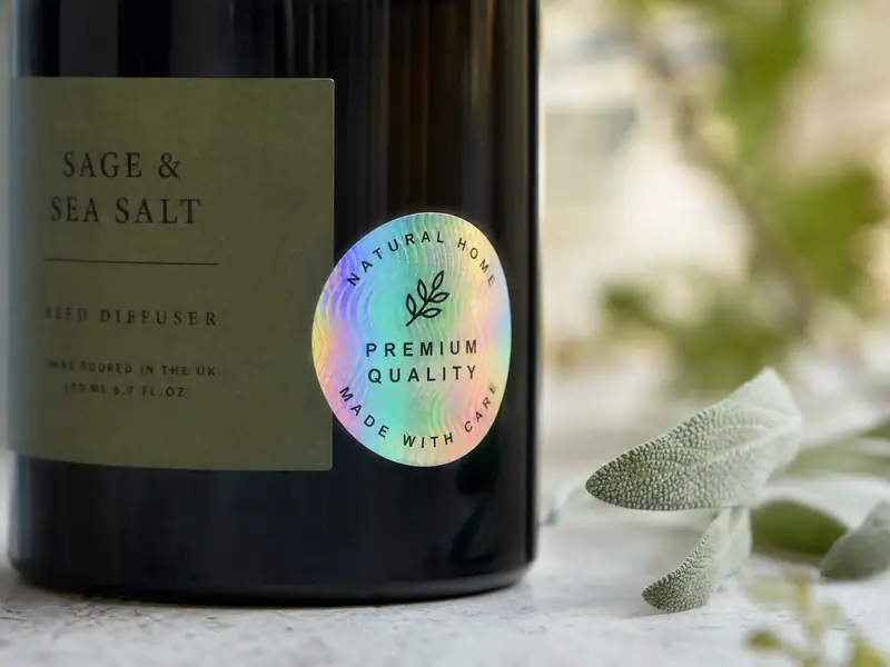 Holographic Labels for Seasonal Collections